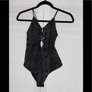 Acacia Swimwear NWT Kokomo in Sage Python Medium